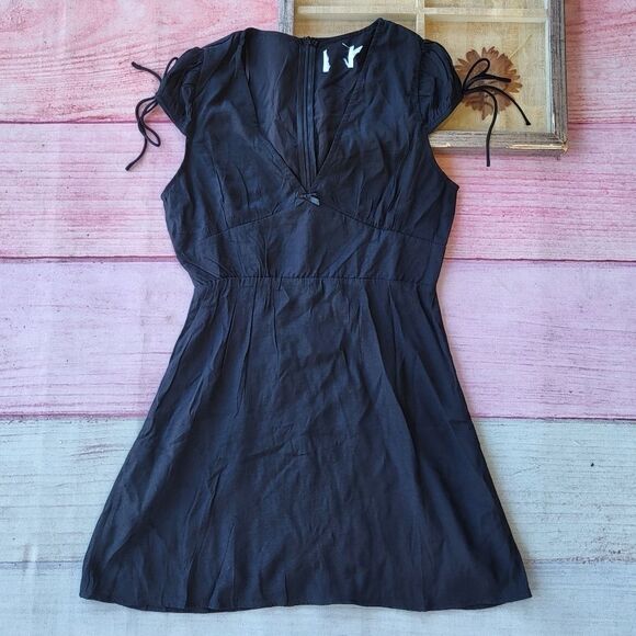 Princess Polly‎ Black Cap Sleeve V-Neck Cross My Heart Silky Mini Dress Size 6US - Picture 4 of 8